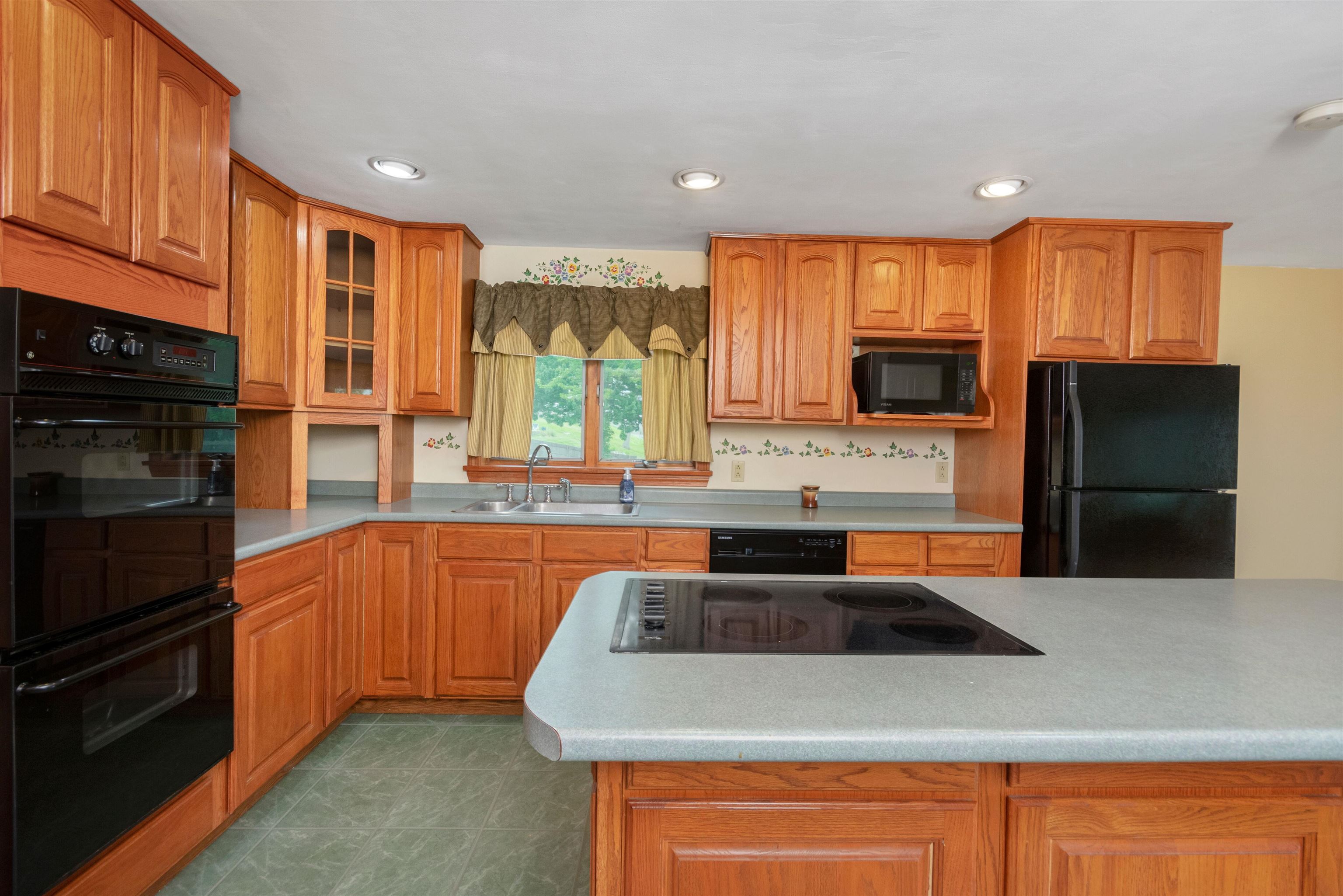 108 South Shore Road Windham, NH 03087 - Photo 28 of 47