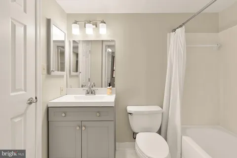 $327,500 | 4808 Moorland Lane, Unit 614, Bethesda, MD 20814