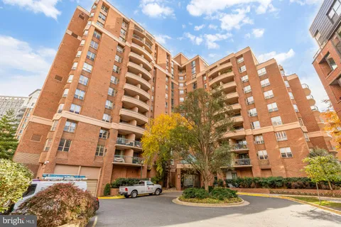 $327,500 | 4808 Moorland Lane, Unit 614, Bethesda, MD 20814