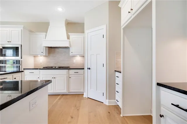 $600,040 | 7012 Northeast 102nd Court, Kansas City, MO 64156