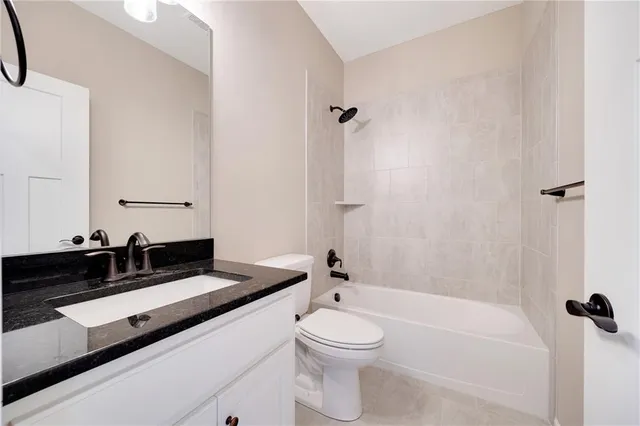 $600,040 | 7012 Northeast 102nd Court, Kansas City, MO 64156