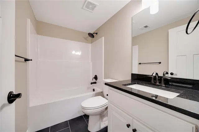 $600,040 | 7012 Northeast 102nd Court, Kansas City, MO 64156