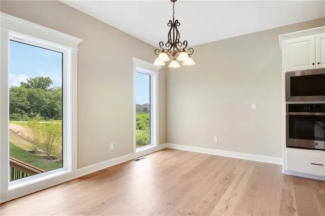 $600,040 | 7012 Northeast 102nd Court, Kansas City, MO 64156