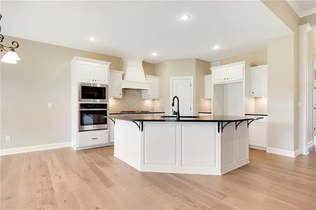 $600,040 | 7012 Northeast 102nd Court, Kansas City, MO 64156