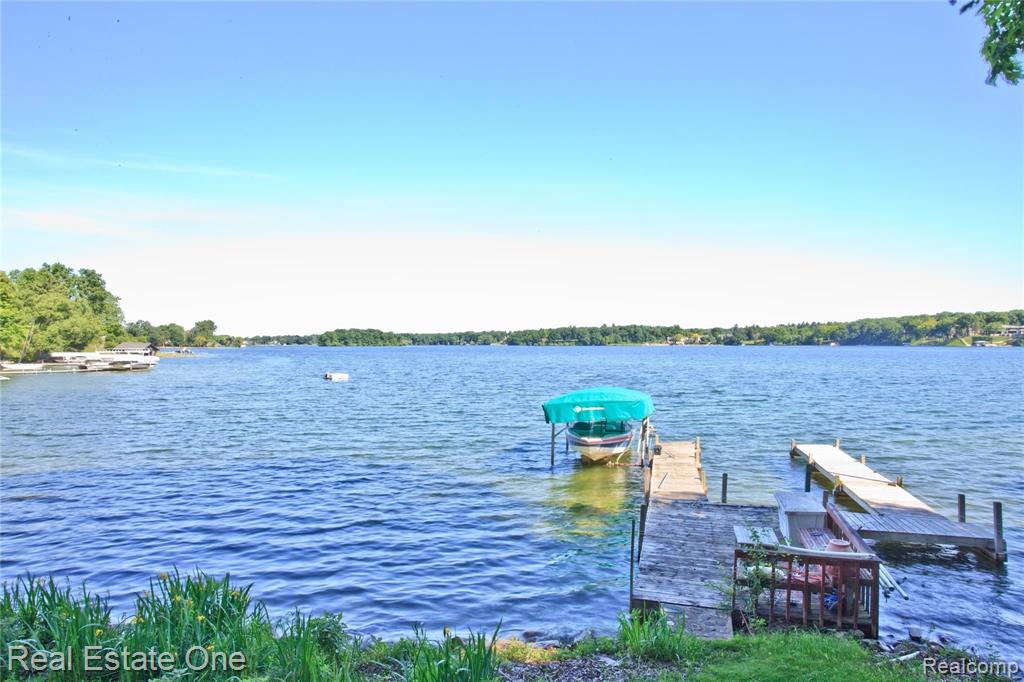 450 Gallogly Road Lake Angelus, MI 48326 - Photo 6 of 14