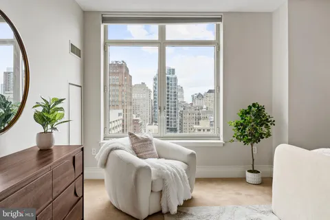 $1,575,000 | 130 South 18th Street, Unit 1803, Philadelphia, PA 19103