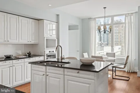 $1,575,000 | 130 South 18th Street, Unit 1803, Philadelphia, PA 19103