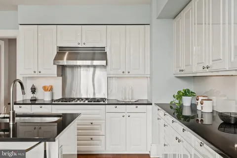 $1,575,000 | 130 South 18th Street, Unit 1803, Philadelphia, PA 19103