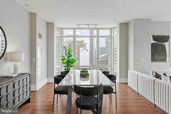 $1,575,000 | 130 South 18th Street, Unit 1803, Philadelphia, PA 19103