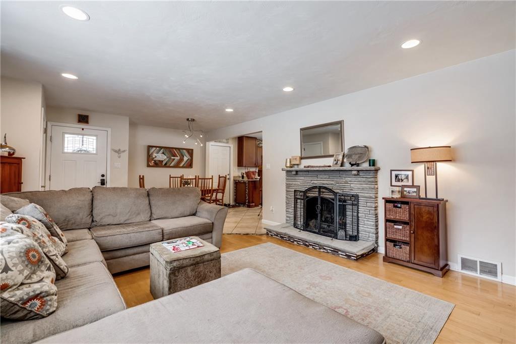 1521 Powers Run Road Pittsburgh, PA 15238 - Photo 3 of 16 Gallery Image 3