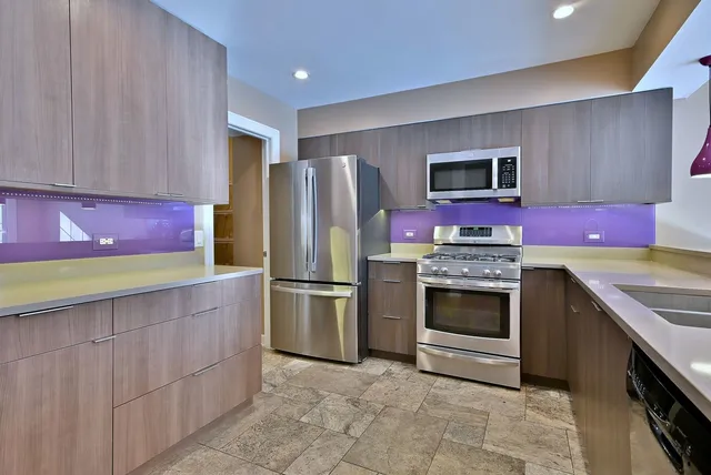 $310,000 | 5205 Granite Court, Crystal Lake, IL 60012