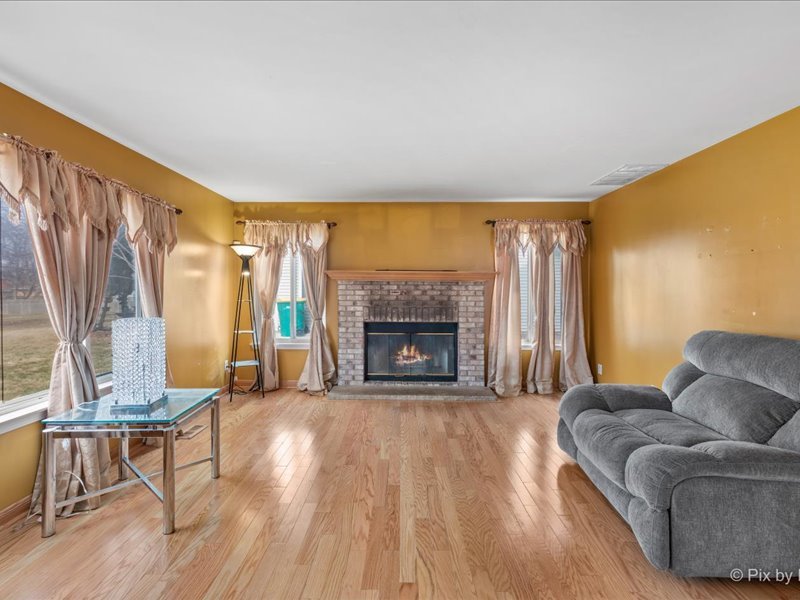 466 Susan Street Romeoville, IL 60446 - Photo 6 of 28 Gallery Image 6