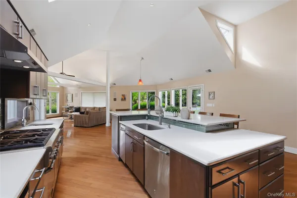 $1,695,000 | 13 Zeck Court, Suffern, NY 10901