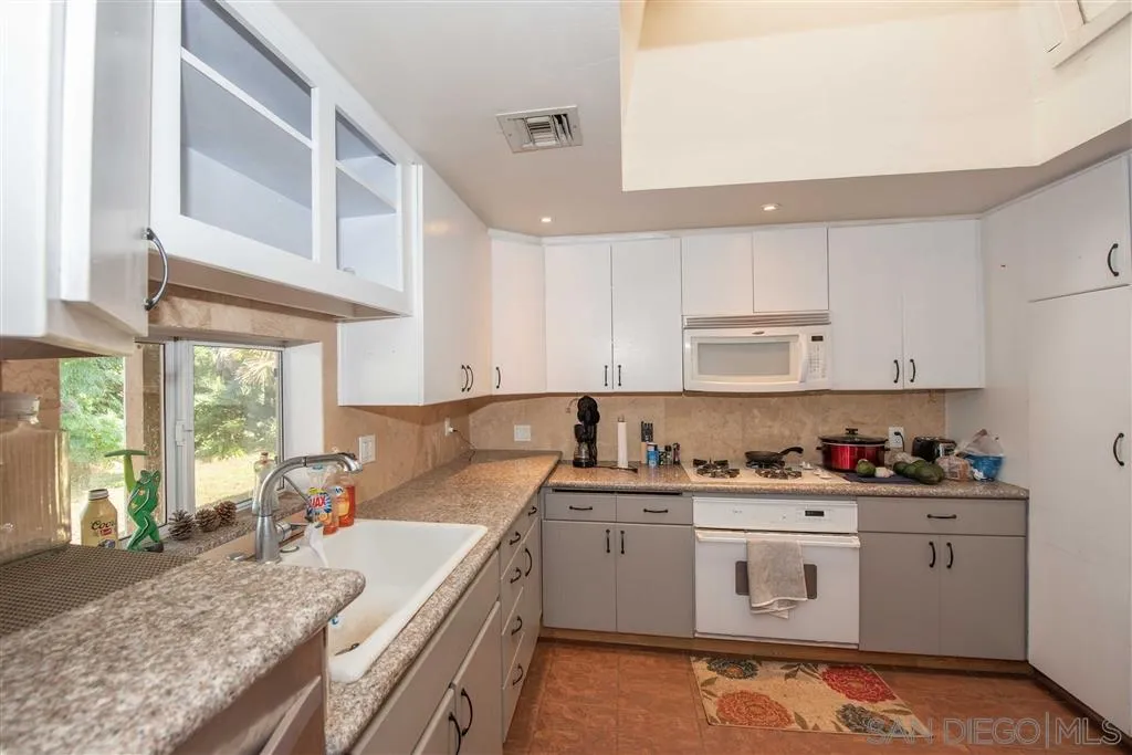 9007 West Lilac Road Escondido, CA 92026 - Photo 7 of 13 Gallery Image 7