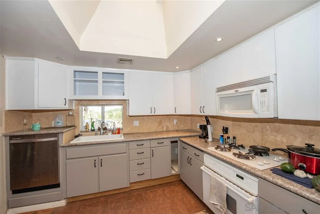 9007 West Lilac Road Escondido, CA 92026 - Photo 8 of 13 Gallery Image 8