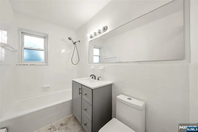 $475,000 | 2200 Center Avenue, Unit D1, Fort Lee, NJ 07024