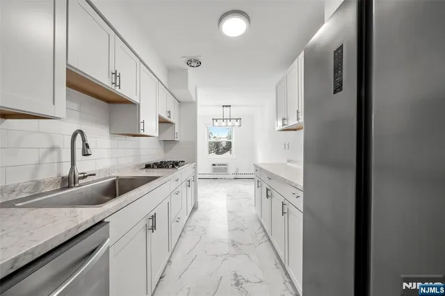 $475,000 | 2200 Center Avenue, Unit D1, Fort Lee, NJ 07024