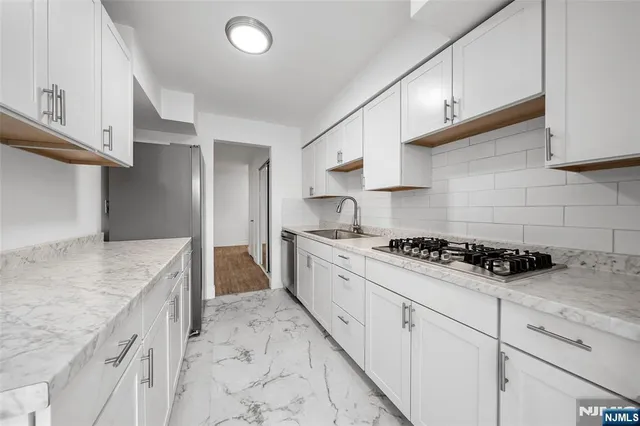 $475,000 | 2200 Center Avenue, Unit D1, Fort Lee, NJ 07024