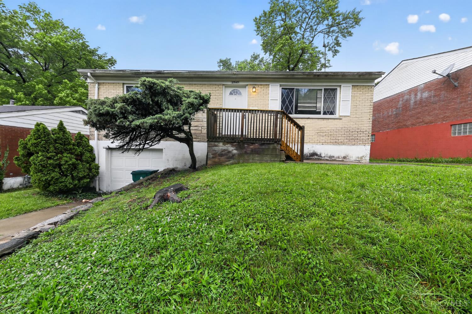 2945 Aquadale Lane Cincinnati, OH 45211 - Photo 2 of 30