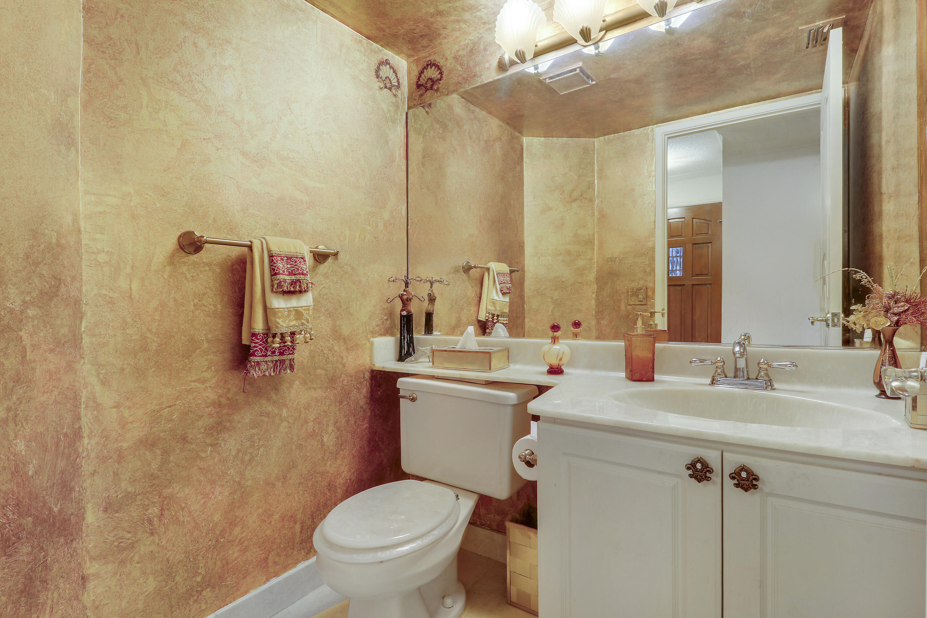 7828 La Mirada Drive Boca Raton, FL 33433 - Photo 9 of 14 Half Bath