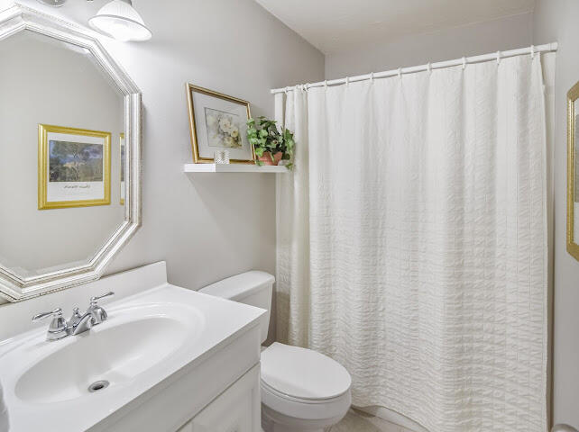 5367 Constitution Road Crestview, FL 32539 - Photo 13 of 16 Bathroom
