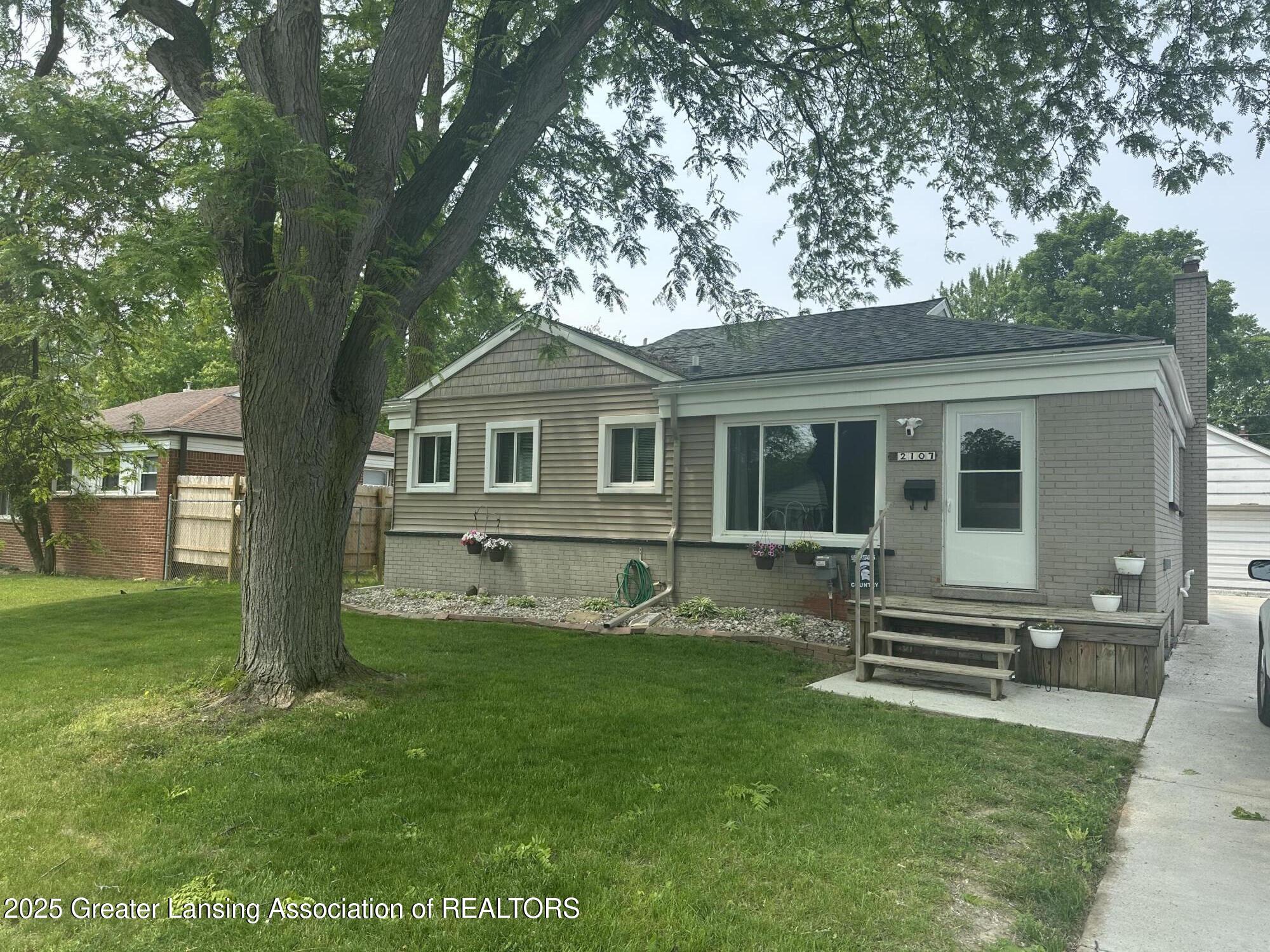 2107 Westbury Road Lansing, MI 48906 - Photo 1 of 31 IMG_8417