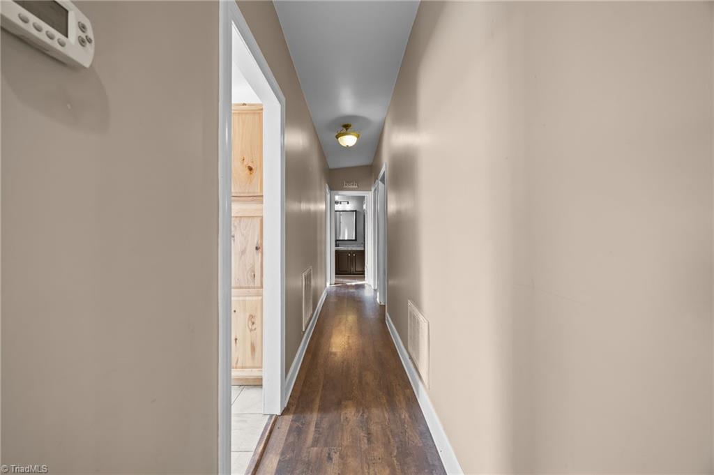 950 Waggoner Neal Road Walkertown, NC 27051 - Photo 29 of 48 Hallway