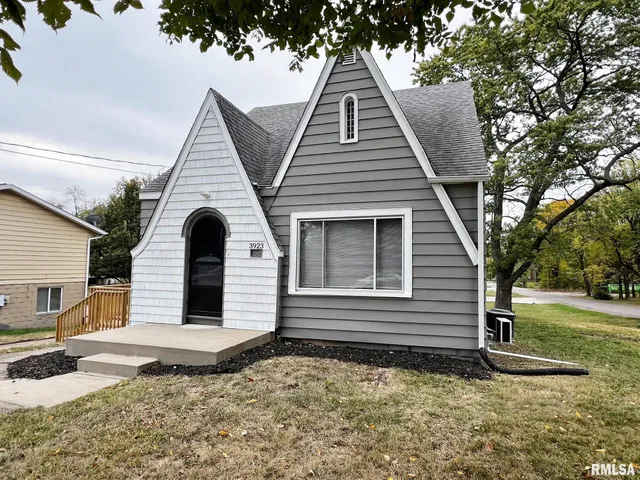 $179,900 | 3923 North Illinois Avenue, Peoria Heights, IL 61616