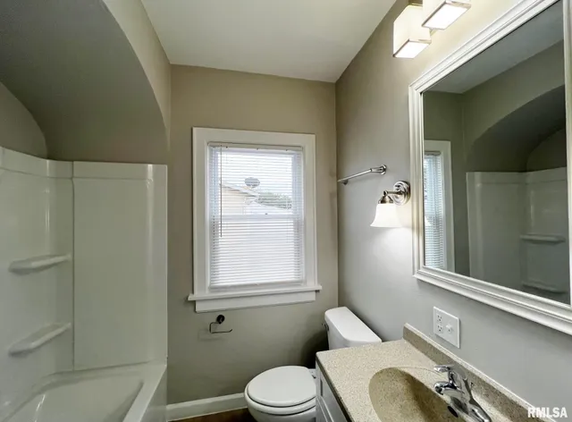 $179,900 | 3923 North Illinois Avenue, Peoria Heights, IL 61616