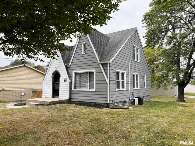 $179,900 | 3923 North Illinois Avenue, Peoria Heights, IL 61616