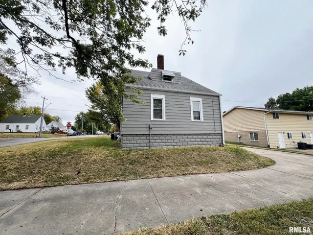 $179,900 | 3923 North Illinois Avenue, Peoria Heights, IL 61616