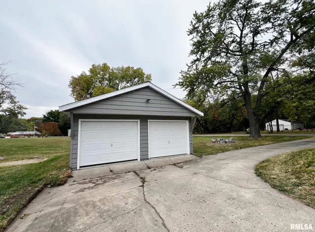 $179,900 | 3923 North Illinois Avenue, Peoria Heights, IL 61616