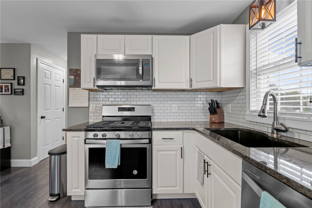 169 West View Road Middletown, RI 02842 - Photo 8 of 24 Gallery Image 8