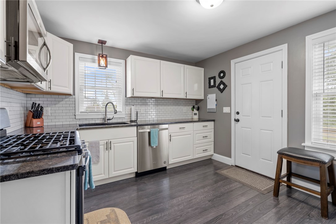 169 West View Road Middletown, RI 02842 - Photo 10 of 24 Gallery Image 10