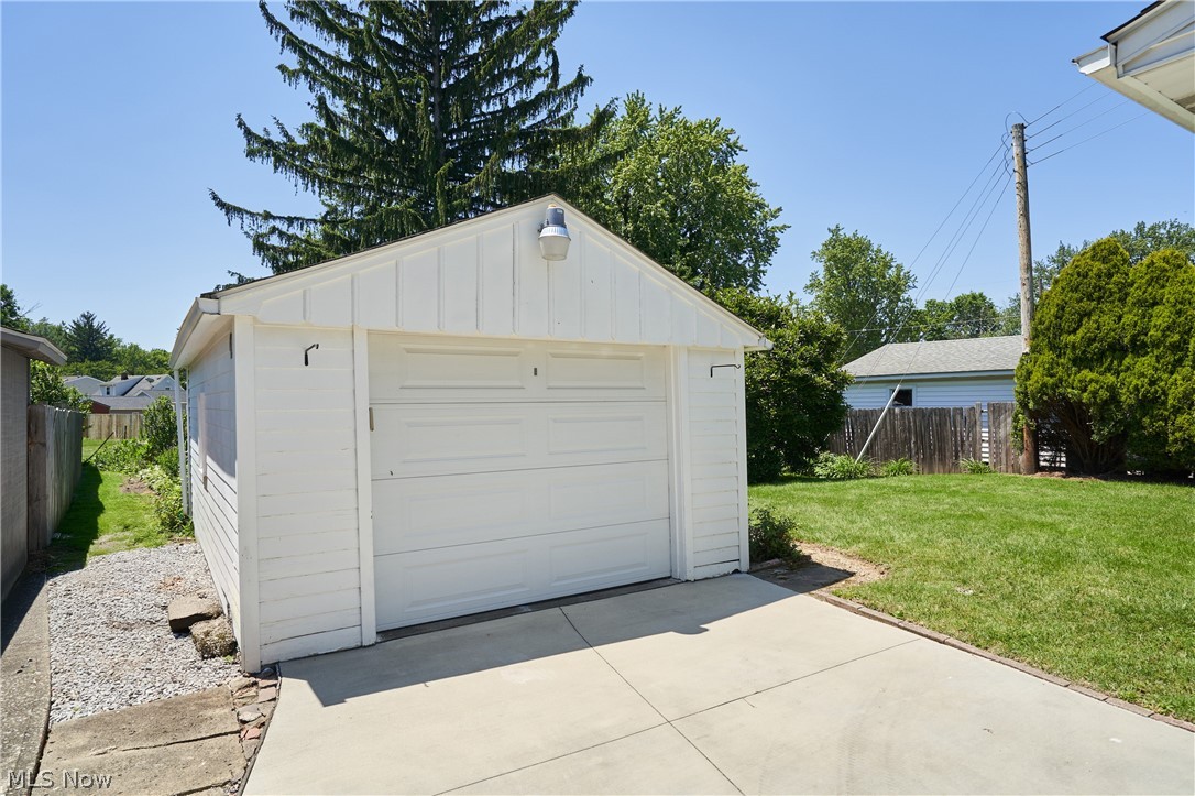 2620 Mogadore Road Akron, OH 44312 - Photo 22 of 27 I car garage