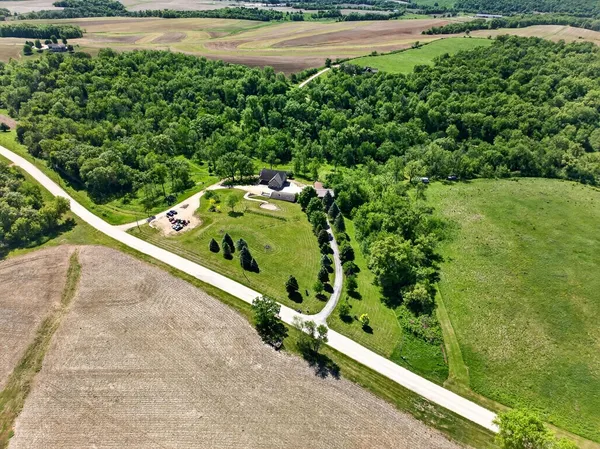 $699,900 | 16909 Meylor Lane, Darlington, WI 53530