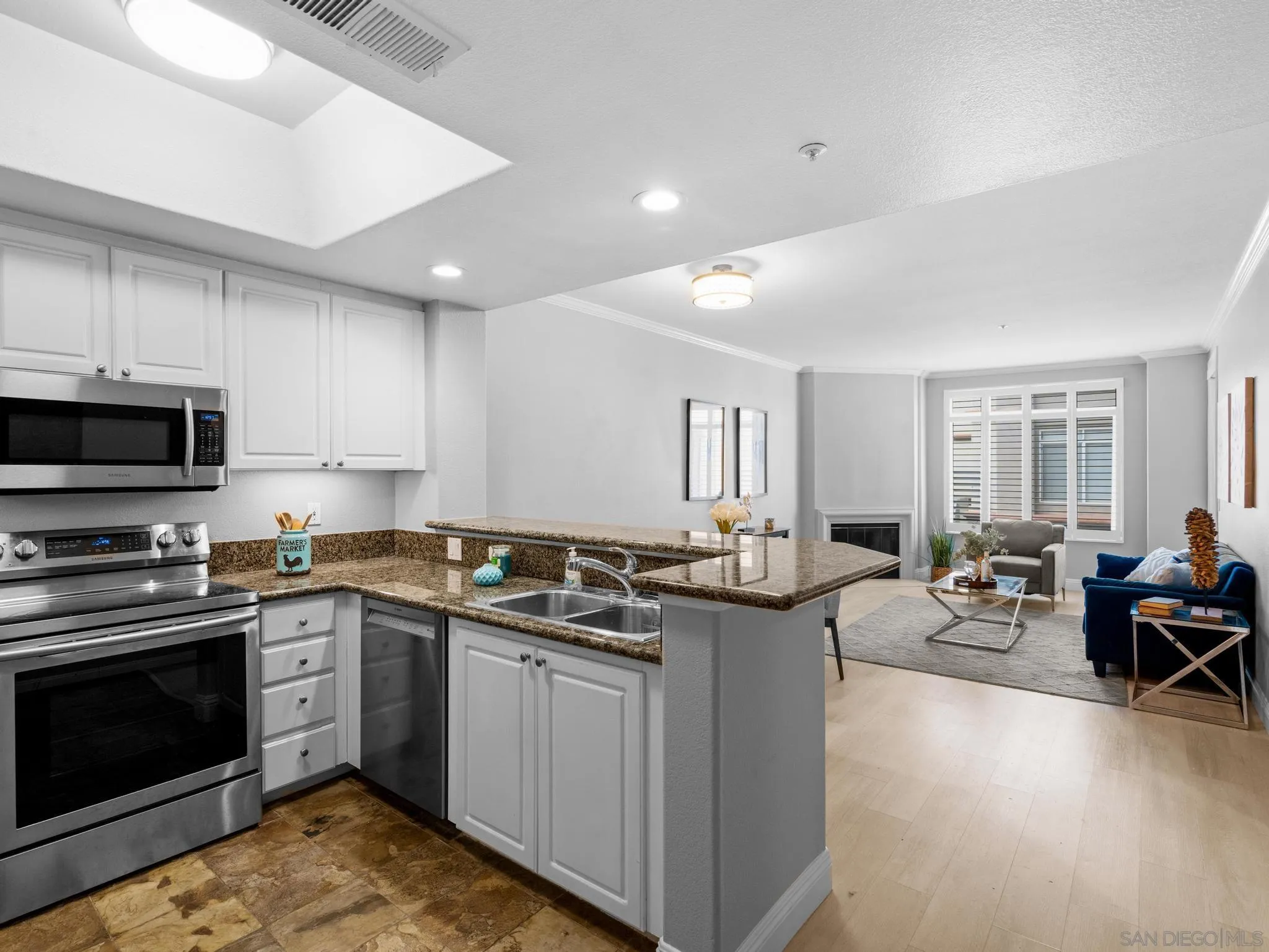 9263 Regents Road, Unit B302 La Jolla, CA 92037 - Photo 2 of 30