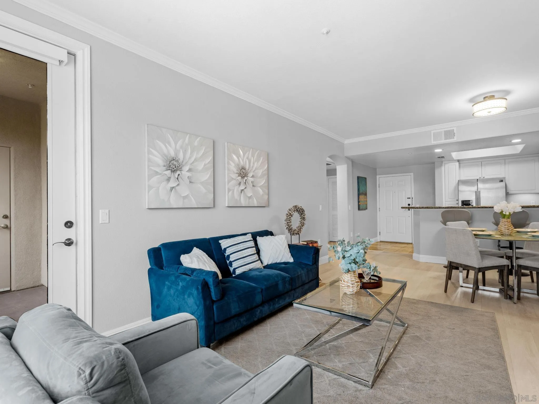 9263 Regents Road, Unit B302 La Jolla, CA 92037 - Photo 7 of 30