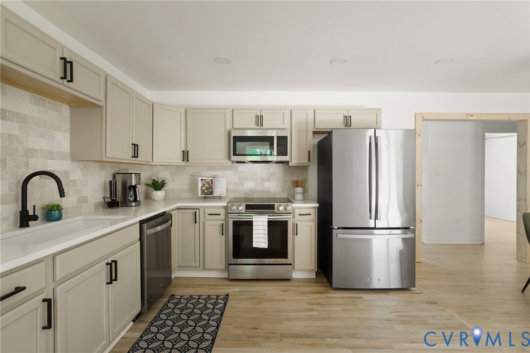 3056 Davis Mill Road Goochland, VA 23063 - Photo 10 of 46 Contemporary kitchen featuring light wood-finish f