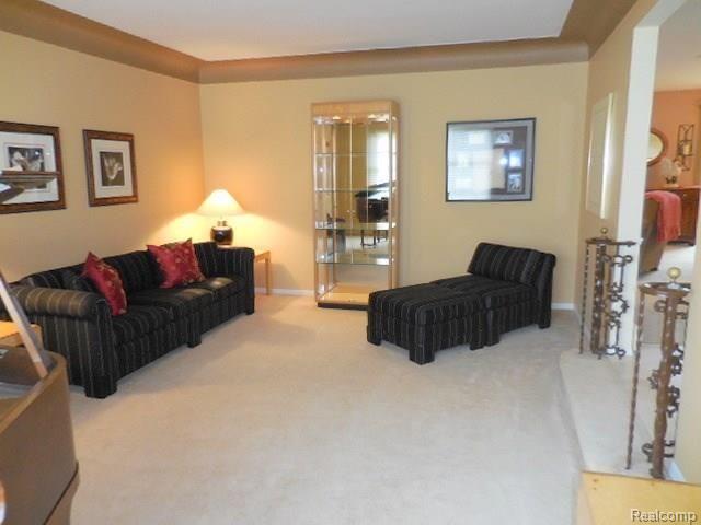 25551 Wykeshire Road Farmington Hills, MI 48336 - Photo 15 of 46