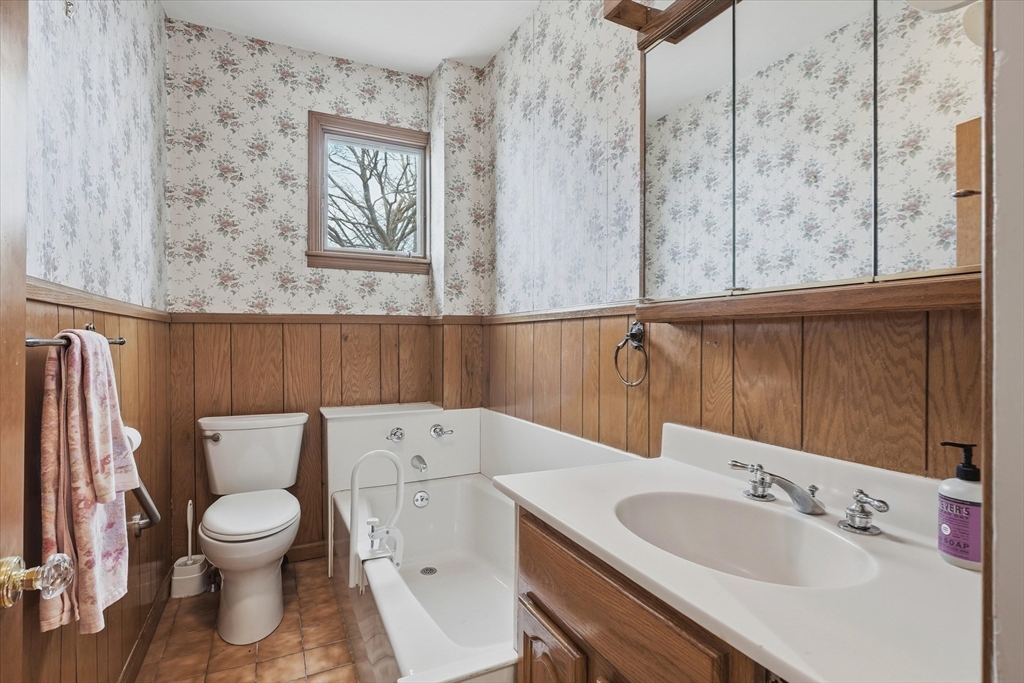4 Beach Avenue Salem, MA 01970 - Photo 26 of 40