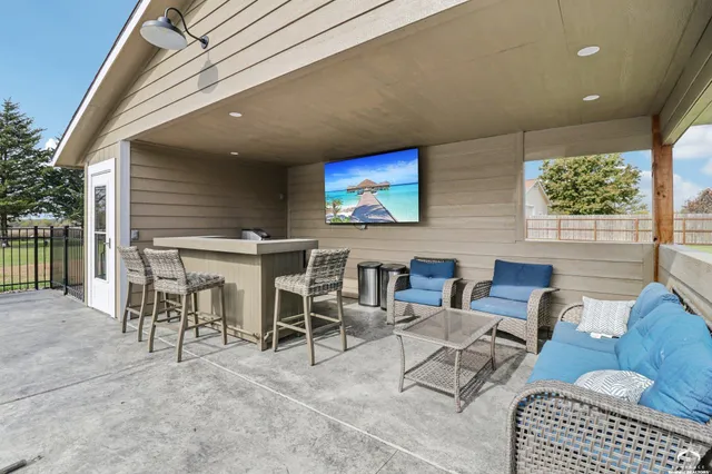 $939,000 | 1053 East 1479th Road, Lawrence, KS 66046