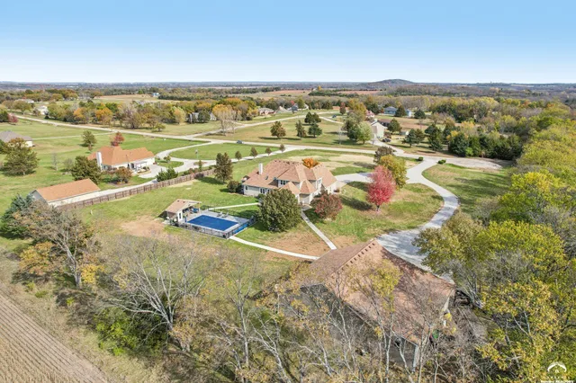 $939,000 | 1053 East 1479th Road, Lawrence, KS 66046