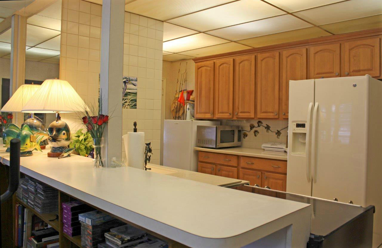 9105 Southeast Bridge Road Hobe Sound, FL 33455 - Photo 13 of 24 kitchen in