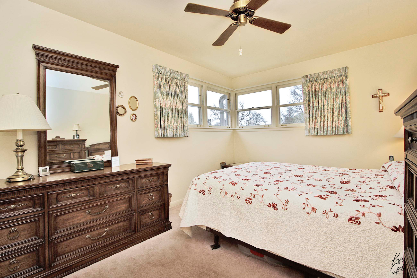 514 Warren Road Glenview, IL 60025 - Photo 11 of 21 a bedroom with a bed and a dresser