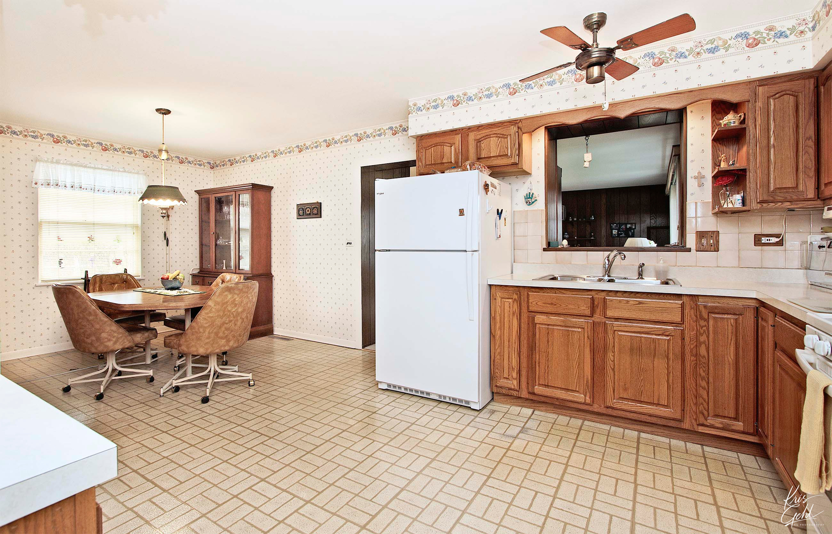 514 Warren Road Glenview, IL 60025 - Photo 6 of 21 a work place with a large window and chairs