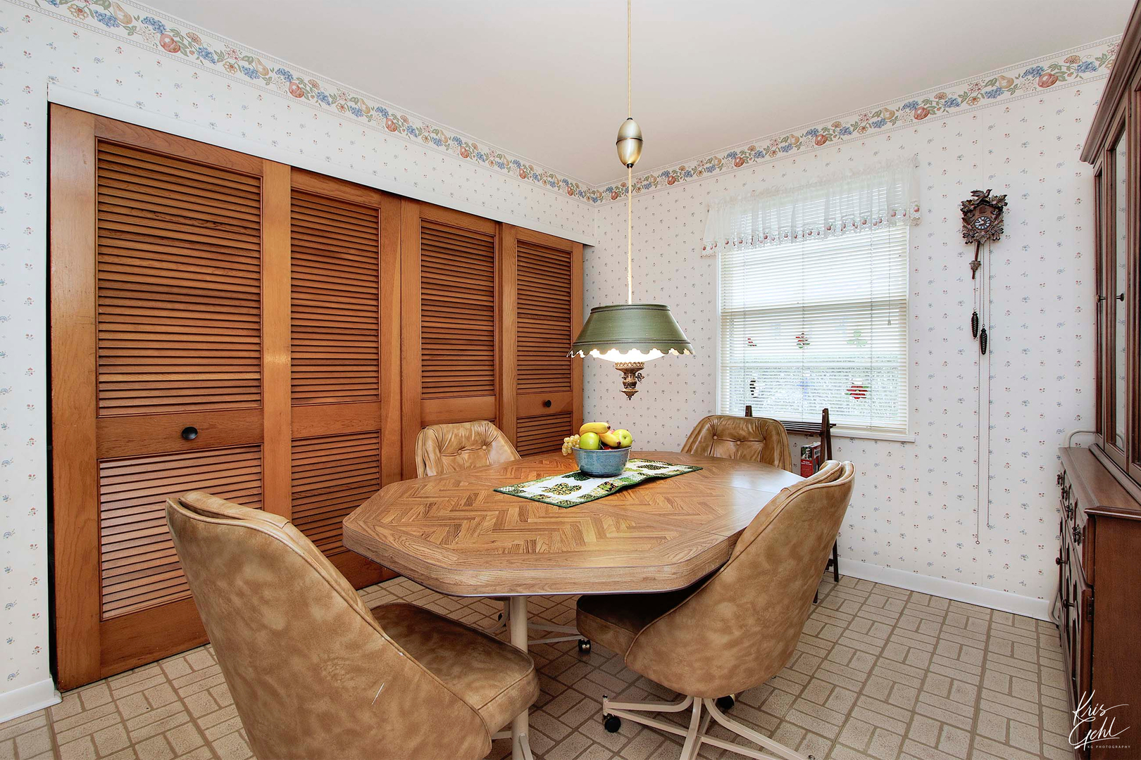 514 Warren Road Glenview, IL 60025 - Photo 7 of 21 a view of a dining room with furniture