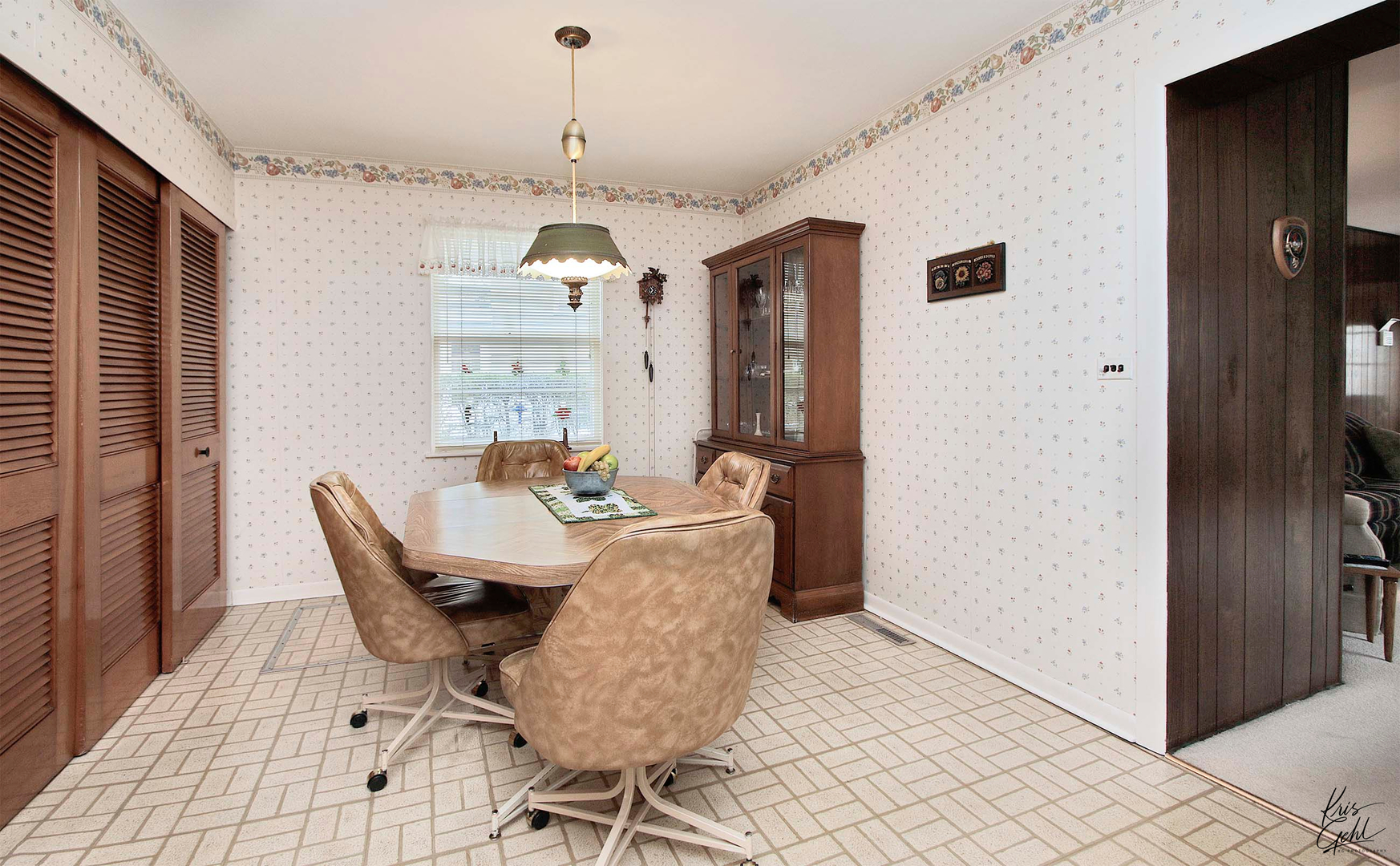 514 Warren Road Glenview, IL 60025 - Photo 8 of 21 a view of a dining room with furniture