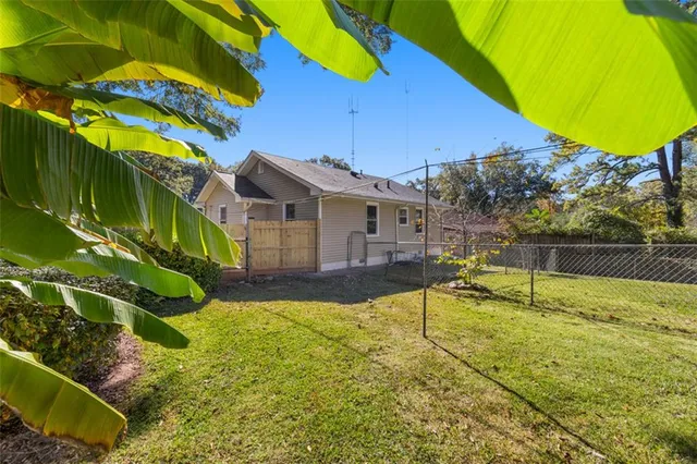 a view of a house with a backyard