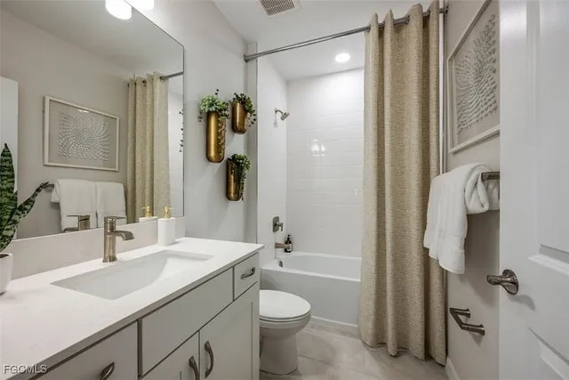 $329,990 | 257 Moonlit Lk Trail, Lehigh Acres, FL 33974